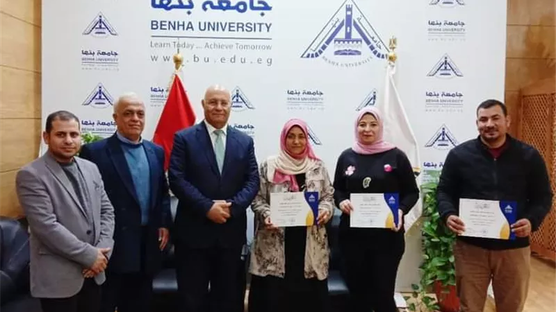 رئيس جامعة بنها يُكرم فريق عمل برنامج الوحدات والحسابات الخاصة
