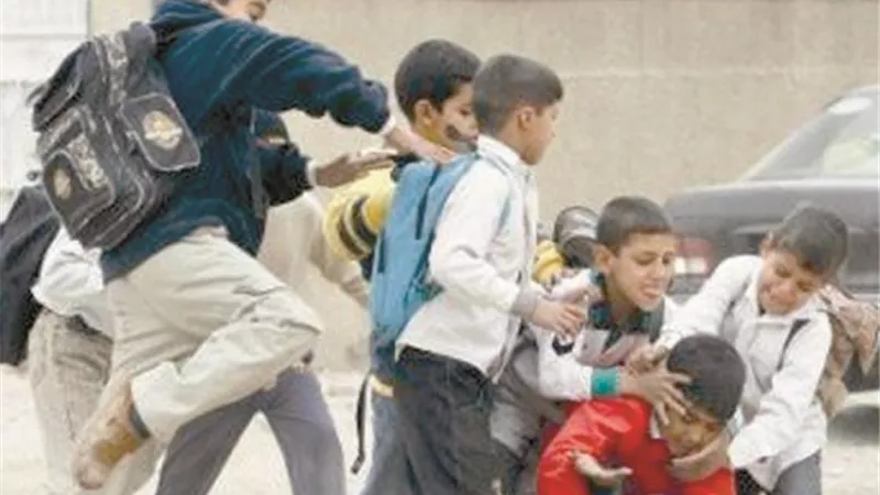 بسبب معكاسة فتاة.. علقة ساخنة لـ 