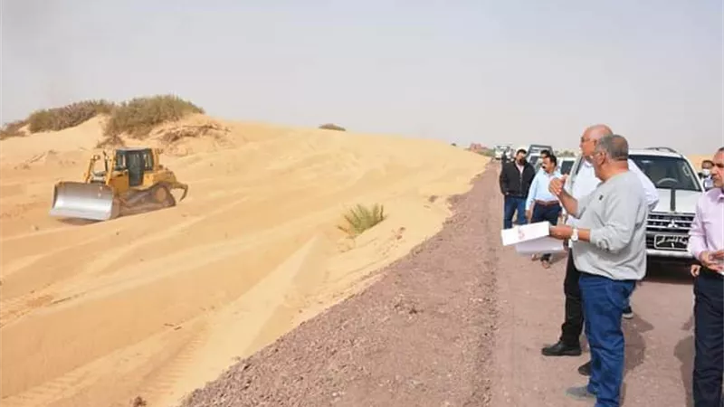 محافظ الوادى الجديد يتابع معدلات تنفيذ أول مجمع حكومي مميكن