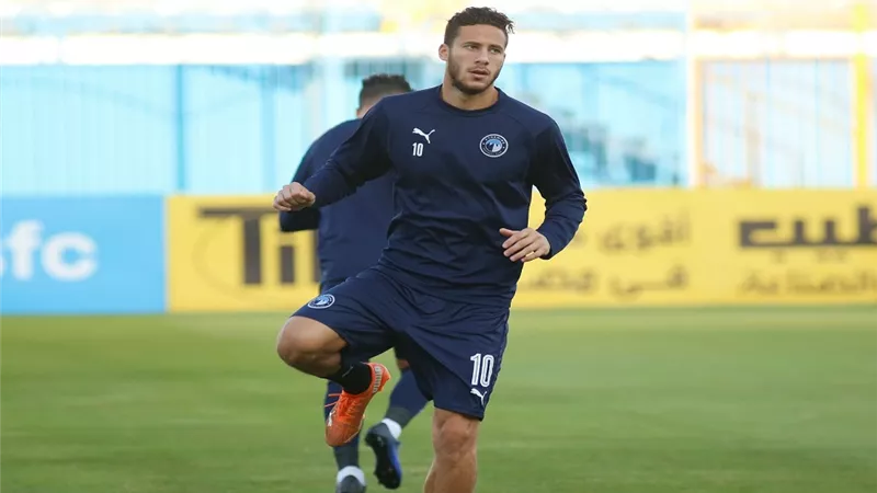 مفاجأة.. مدرب الأهلى يطالب رمضان صبحى بالانضمام للزمالك