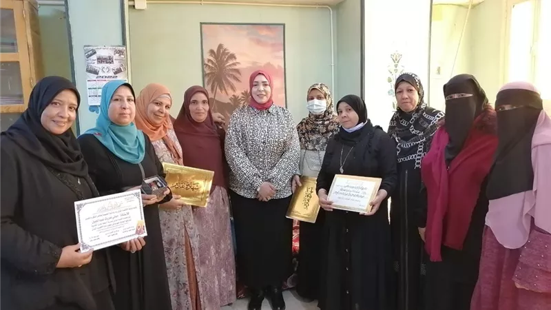 تعليمية دشنا تكرم الفائزين فى مسابقة الاقتصاد المنزلى