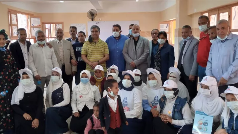 وفد الوكالة الأمريكية للتنمية يزور مدرسة خزام الزراعية بقوص ويشيد بالتعاون المهني المشترك