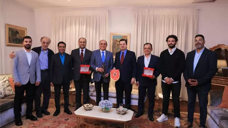 سفير مصر بجنوب إفريقيا يقيم مأدبة عشاء لبعثة الأهلي
