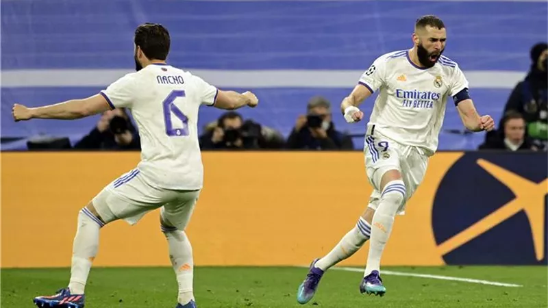 هاتريك بنزيما يقود ريال مدريد لريمونتادا تاريخية أمام باريس بدوري الأبطال.. فيديو