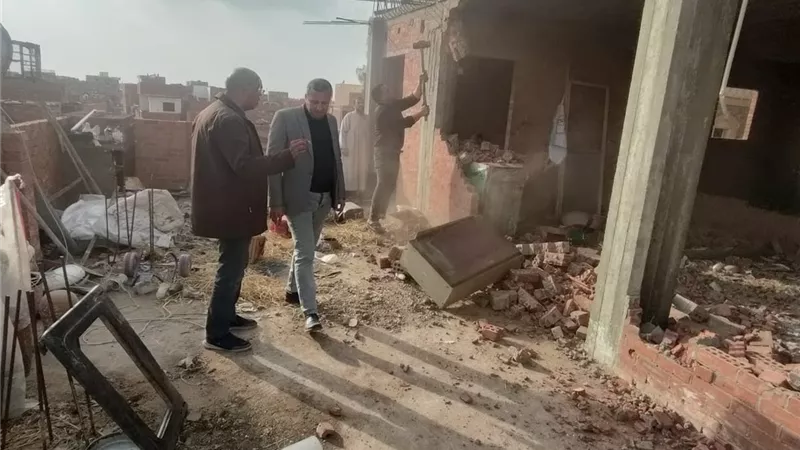 رئيس المدينة على رأس حملات إزالة مخالفات البناء والتعدي على الأراضي الزراعية بالمنوفية