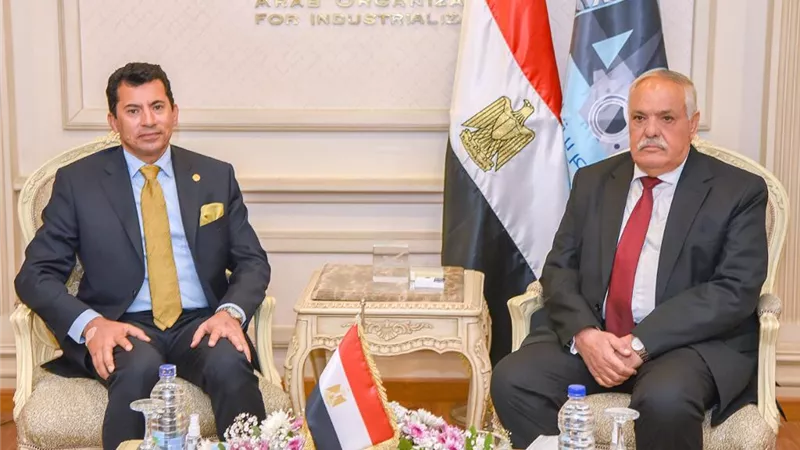 صبحي والتراس يبحثان الإستخدام الأمثل للطاقات التصنيعية المتطورة بالعربية للتصنيع