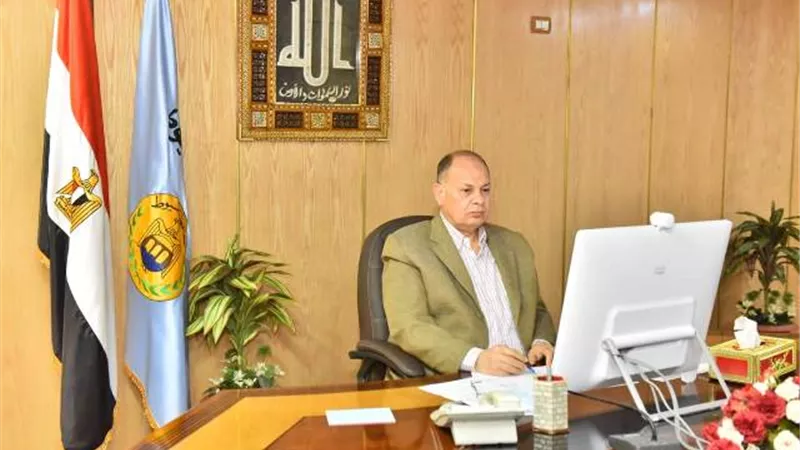 محافظ أسيوط يطمئن رئيس الوزراء على توافر السلع التموينية