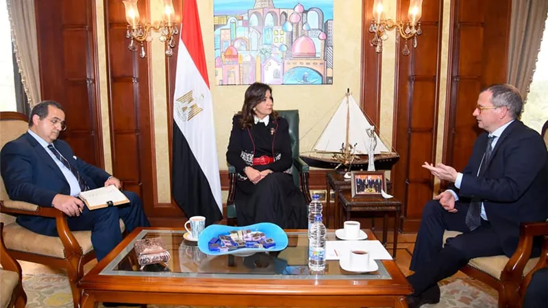 وزيرة الهجرة تلتقي بالسفير البولندي في القاهرة في إطار متابعة موقف أبنائنا بأوكرانيا