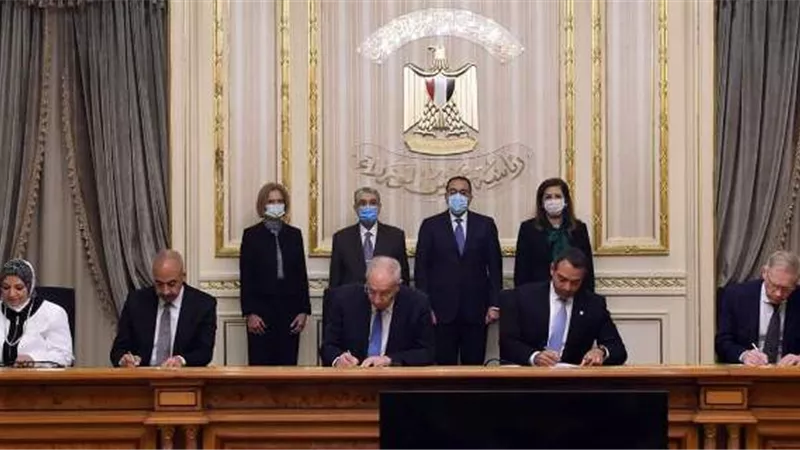 رئيس الوزراء يشهد توقيع مذكرة تفاهم بشأن مشروع إنتاج الأمونيا الخضراء