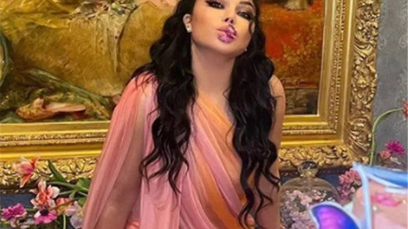 متأثرة جدًا.. هيفاء وهبي تحتفل بعيد ميلادها الـ50.. صور