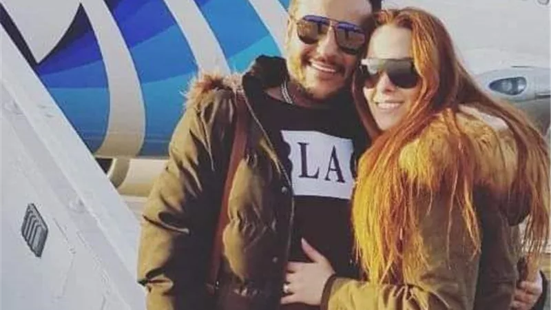محمد رحيم يهنئ زوجته ويتمنى استمرار زواجهما ١٠٠٠ سنة !!