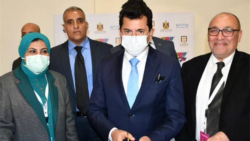 وزير الشباب والرياضة يفتتح جناح الوزارة بمعرض كافكس 2022