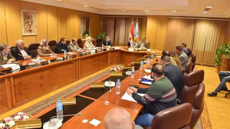 محافظ أسيوط: فتح منافذ وشوادر 