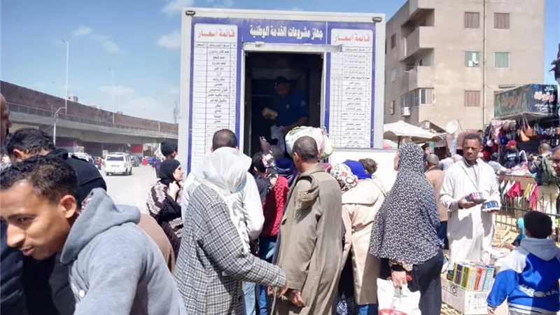 تموين المنيا يوفر 3 سيارات بحمولة 4 ونصف طن لبيع السلع بأسعار مخفضة بمركز بنى مزار