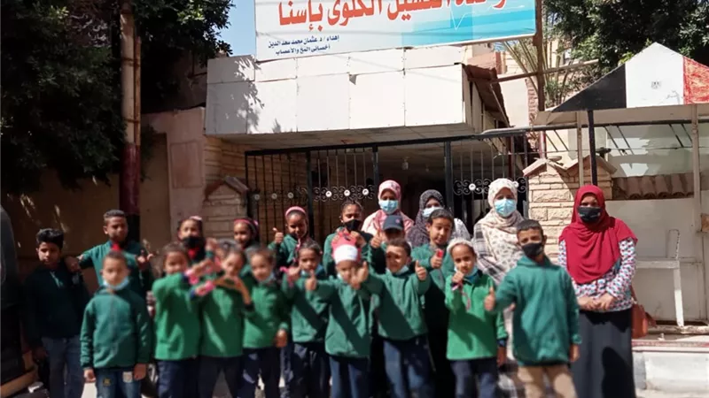 طلاب مدرسة الشيخ مليح المجتمعية يدعمون مرضى الكلى فى يومهم العالمي بإسنا جنوب الأقصر