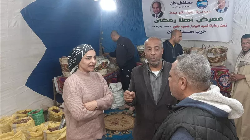 رئيس مدينة رأس غارب يتفقد معرض مستقبل وطن 