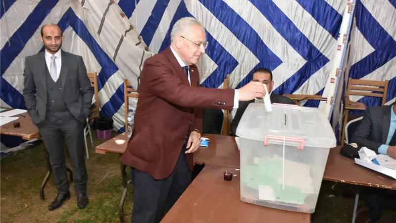 رئيس مياه القليوبية يدلي بصوته فى جولة الاعادة لاختيار النقيب العام للمهندسين