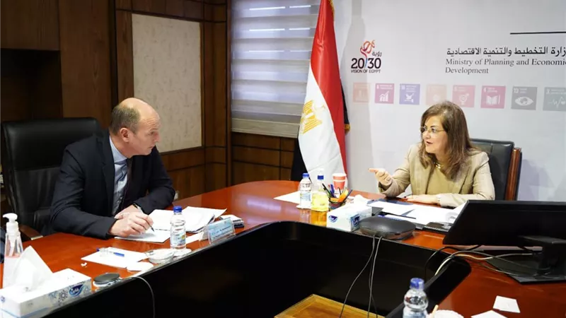 وزيرة التخطيط تلتقي وفد البنك الأوروبى لاستعراض عددًا من المشروعات الرئيسية