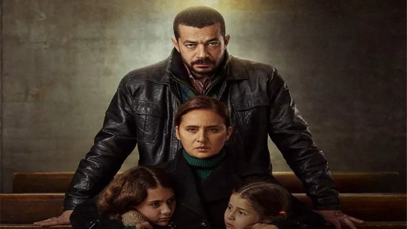 نيللي كريم تحتضن ابنتيها فى البوستر التشويقي لمسلسل 