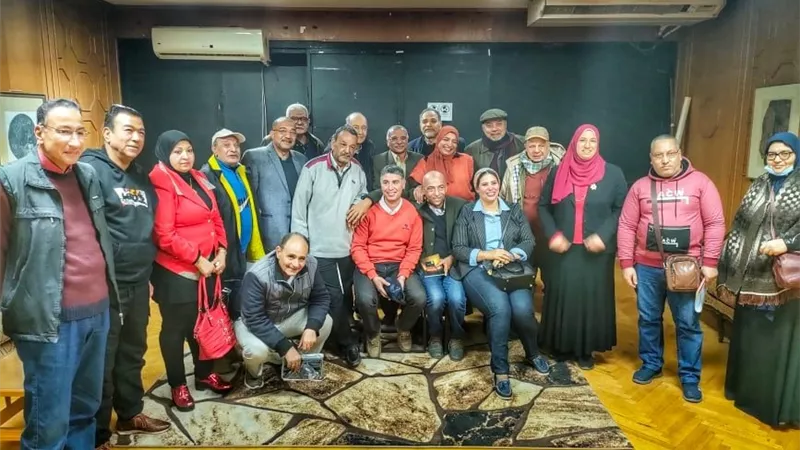 أدباء الإسماعيلية يناقشون رواية تاريخ آخر للحزن..صور
