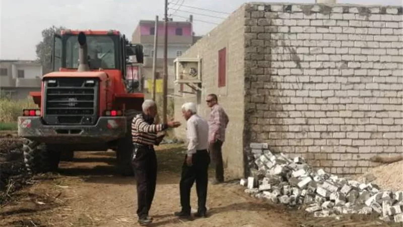 إيقاف حالتى بناء مخالف فى مدينة الأقصر.. بالصور