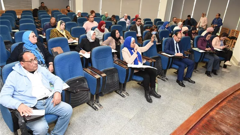 عضو الهيئة الدولية للتغيرات المناخية: زيادة الانبعاثات الكربونية 40% بسبب الحرب