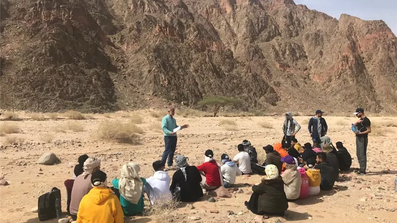 طلاب الجيولوجيا بعلوم القناة في زيارة علمية بجنوب سيناء