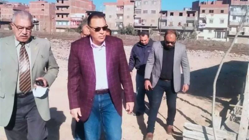 محافظ الشرقية يتفقد أعمال إنشاء موقف المحطة الجديد ببلبيس ويوجه بتغطية مصرف خورشيد