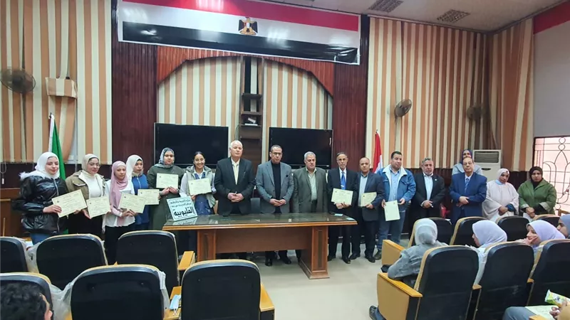 تكريم الفائزين في مسابقة أوائل الطلبة للتعليم الفنى بالقليوبية