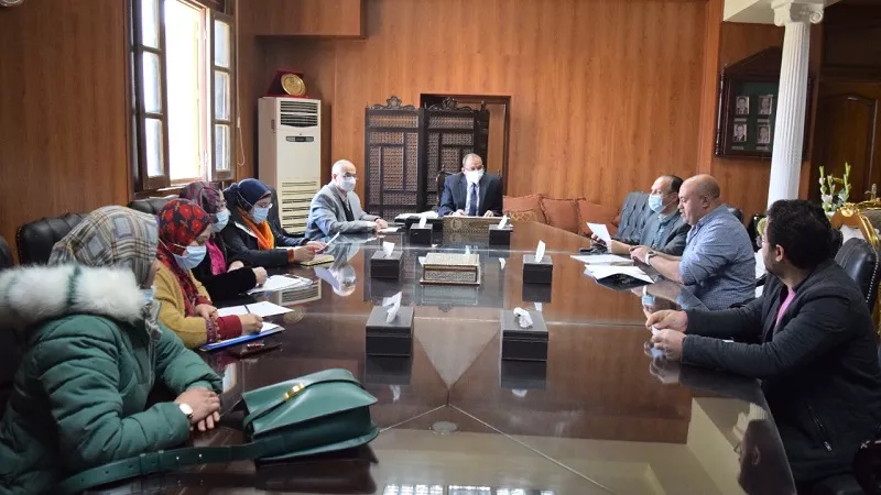 رئيس جامعة بني سويف يستعرض تفاصيل زيارة وفد الجامعة لسفارة سلطنة عمان