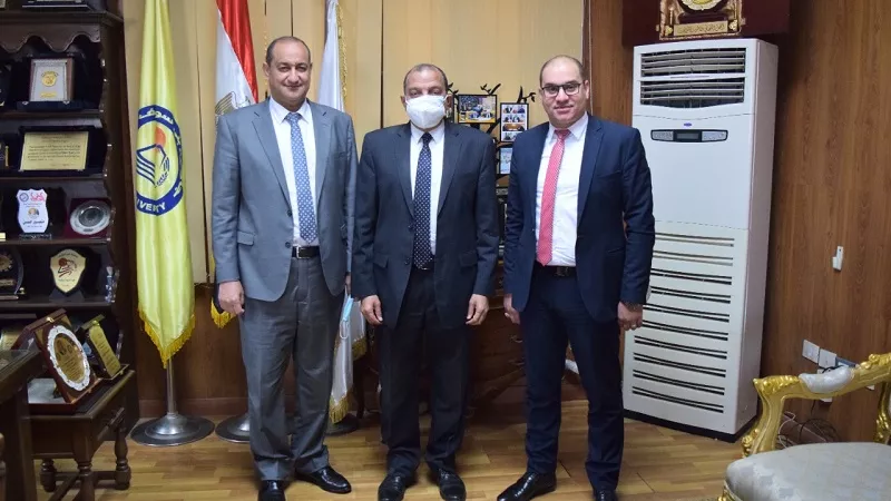 رئيس جامعة بني سويف يستقبل مدير فرع بنك مصر
