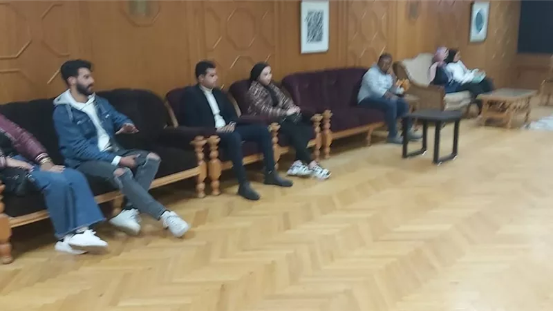 لقاء تنظيمي للجنة المتطوعين بمهرجان الإسماعيلية للسينما التسجيلية .. صور