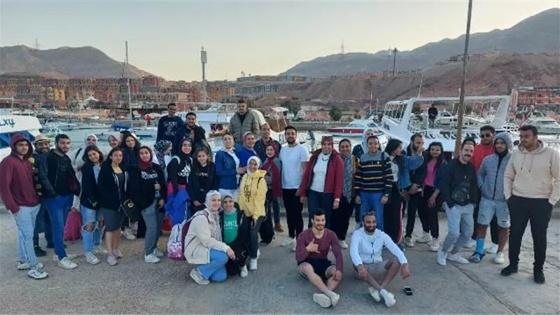 جامعة بدر تنظم رحلات ترفيهية لـ50 طالب وطالبة إلى العين السخنة.. بالصور