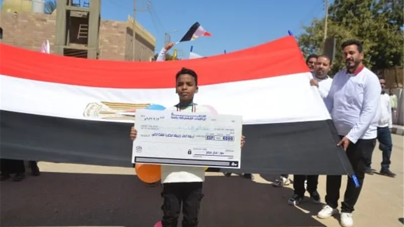 طالب يفوز بماراثون مدرسة راهبات ويتبرع بمبلغ الجائزه لمرضى السرطان بالأقصر