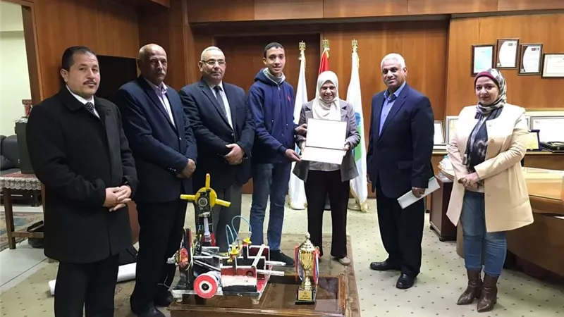 تكريم الطلاب المتفوقين بمدرسة مياه الشرب ببني سويف