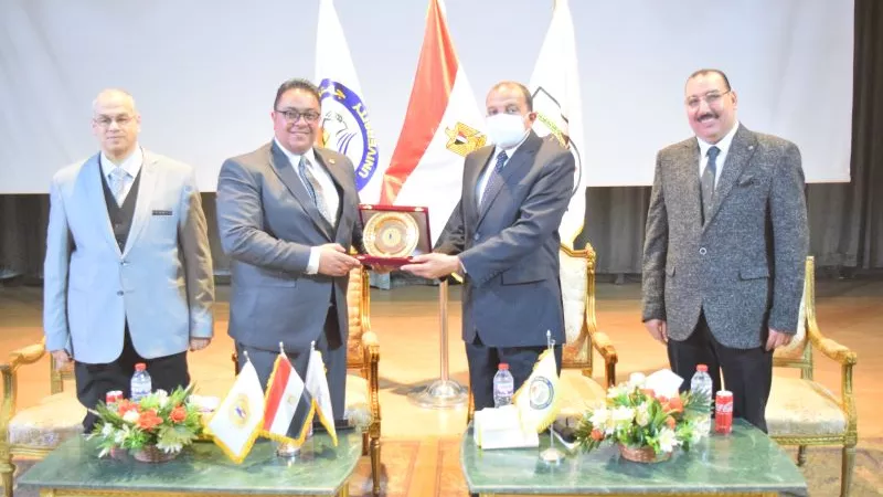 رئيس جامعة بني سويف يفتتح فعاليات برنامج 
