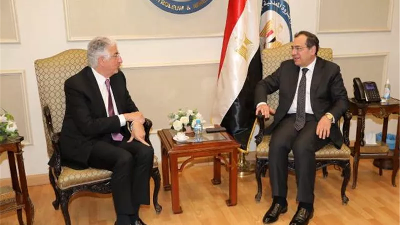 وزير البترول يبحث مع رئيس المؤسسة الدولية الإسلامية لتمويل التجارة برامج التمويل للعام الحالي