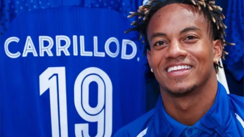 الصحف العالمية تتغنى بتألق نجم الهلال السعودى.. شاهد