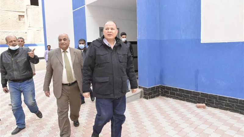 محافظ أسيوط يتفقد أعمال إنشاء مدرسة التجاريين الرسمية لغات بحي غرب