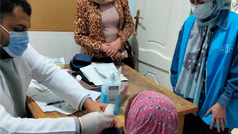 الكشف وتقديم العلاج لـ 2145 مواطناً في قافلتين نفذتهما الصحة بكوم الرمل ودشطوط