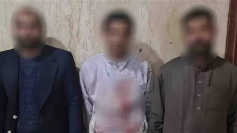 ضبط 3 أشخاص سرقوا مواد بترولية من أحد الخطوط بالقاهرة