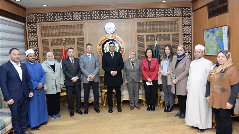 محافظ الدقهلية يستقبل مدير الشكاوى بالقومى للمرأة لتدشين فعاليات حملة تنمية الأسرة