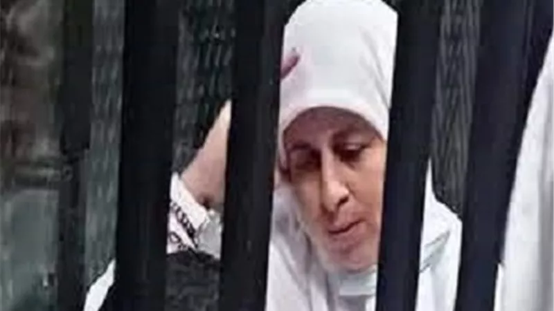 تأجيل محاكمة عائشة الشاطر و30 آخرين في «تمويل الإرهاب» لـ15 مايو