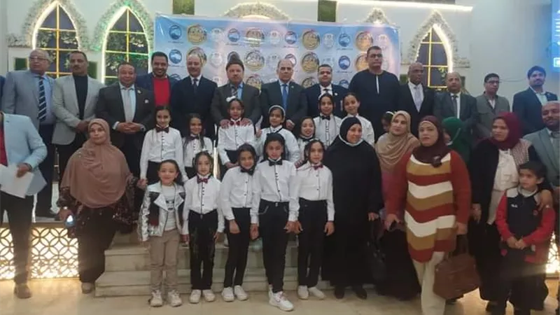 تكريم الطلاب الفائزين بمسابقة أوائل الطلبة بإدارتي أخميم وساقلتة بسوهاج..صور