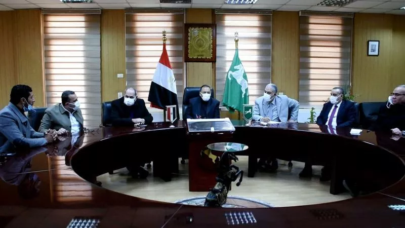 محافظ الشرقية : إقامة منافذ وشوادر لبيع السلع والمواد الغذائية بأسعار مخفضة عن السوق
