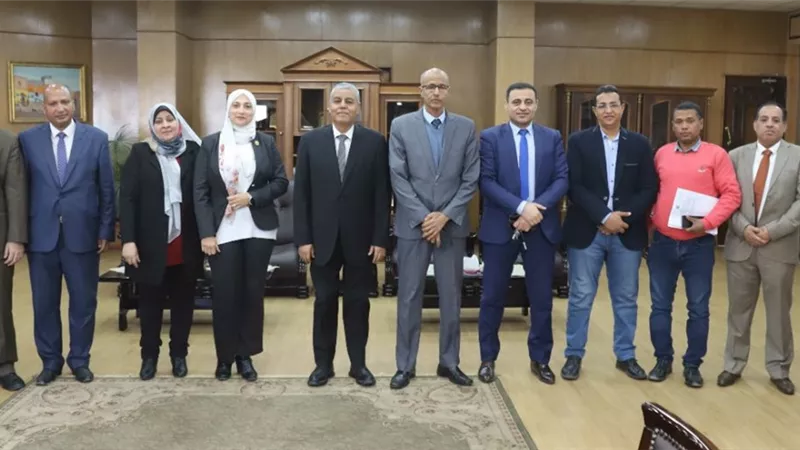 رئيس جامعة جنوب الوادي يستقبل وفد فريق التنفيذ والدعم المالي لوزارة المالية