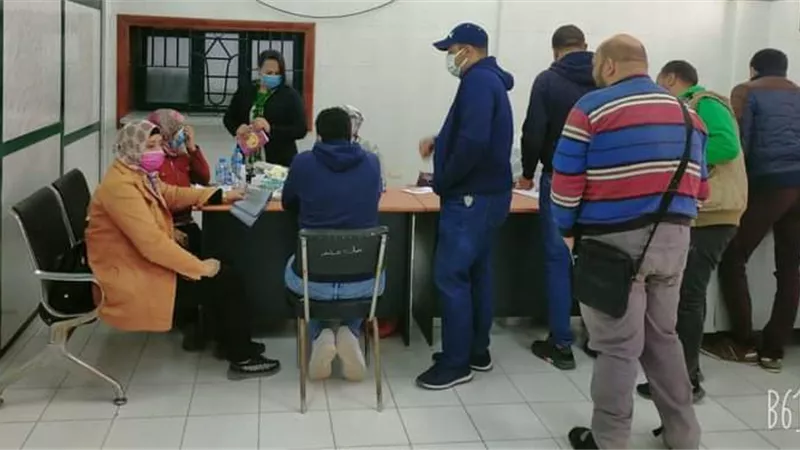 صحة السويس تدفع بفرق مبادرة الأمراض المزمنة بشركات البترول