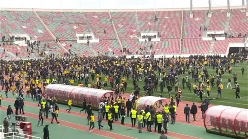 منع نادى الجيش الملكى بالمغرب من جماهيره لنهاية الموسم واعتقال 67 منهم