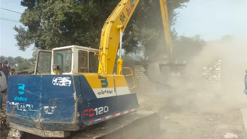 بالفيديو.. محافظة الجيزة تزيل ٢٦ حاله بناء مخالف بمنشاة القناطر وابو النمرس وأطفيح
