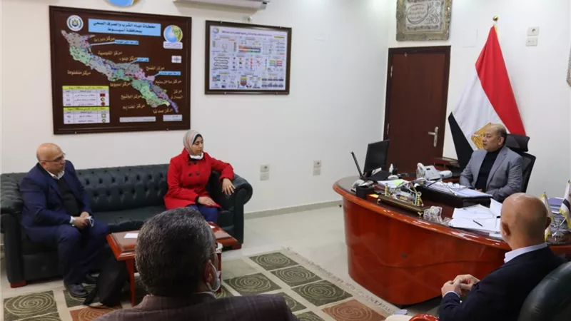 مياه أسيوط.. بحث آليات تحسين ادارة المياه غير المحاسب عليها وقياس كمية الفاقد من المياه المنتجة
